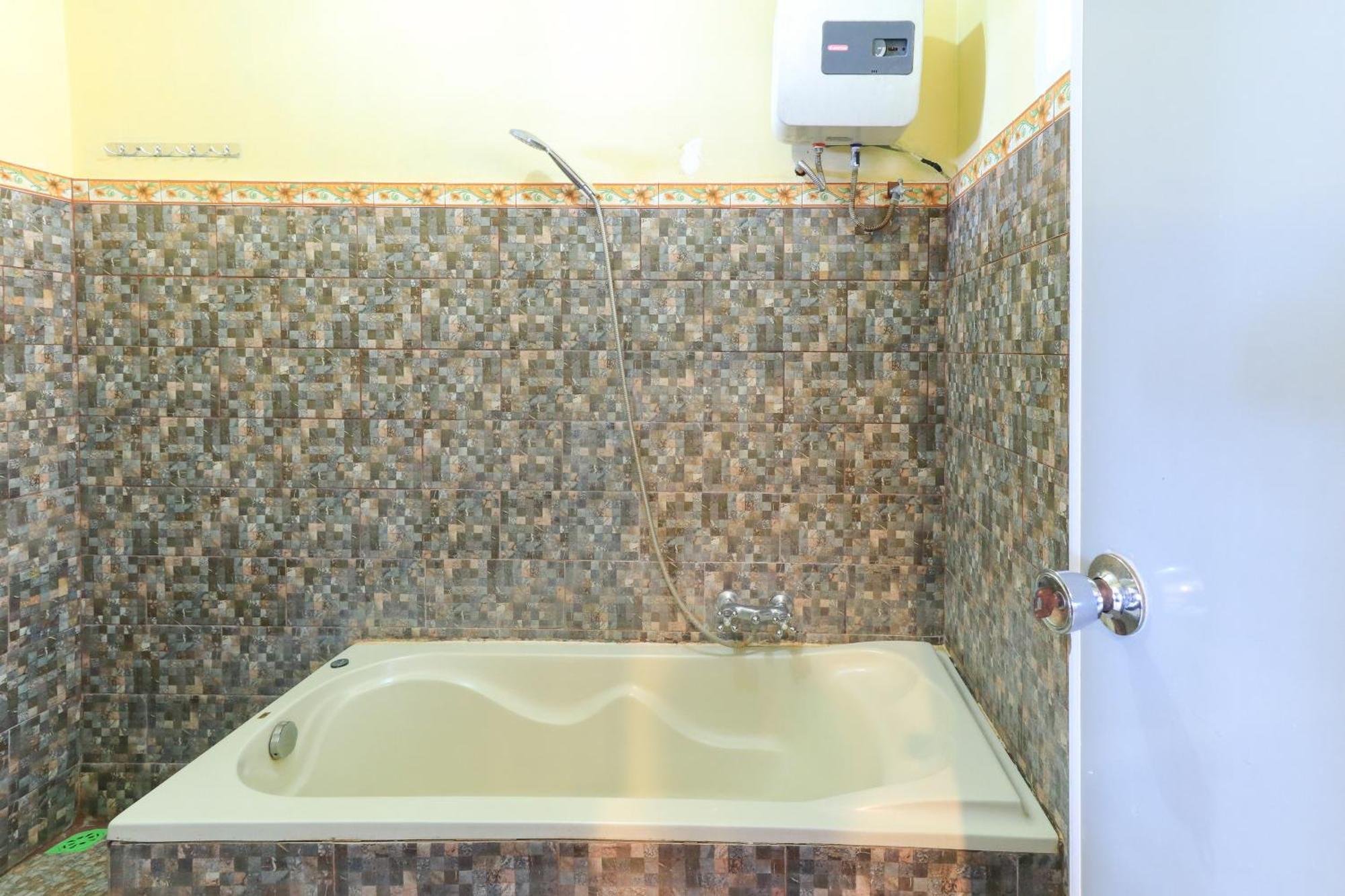 Hotel Tara Bar & Resto Air Sanih Kubutambahan  Szoba fotó